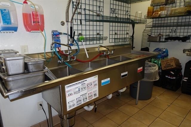 More Photos Of 229 N Main St, Marion Fast Food For Sale