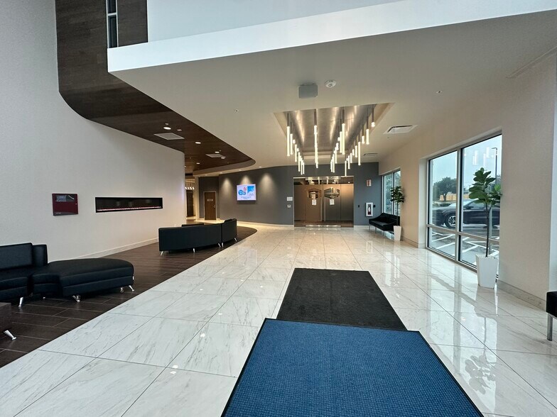 More Photos Of 505 S Friendswood Dr, Friendswood Medical For Lease