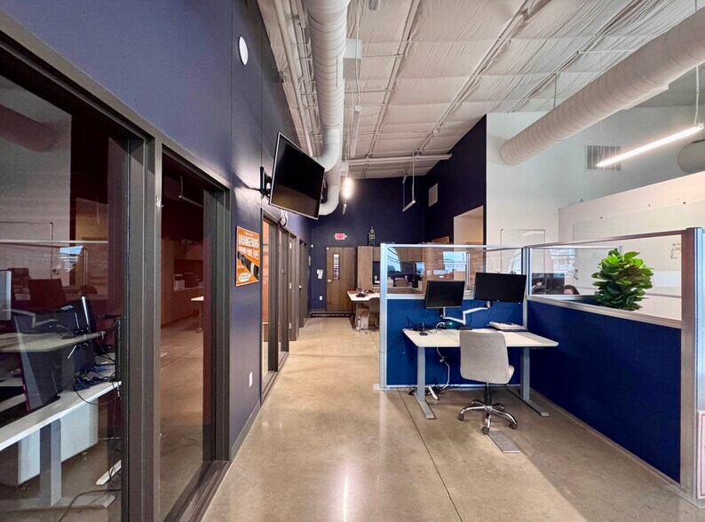 More Photos Of 1009 W 2nd St, Taylor Flex For Sale