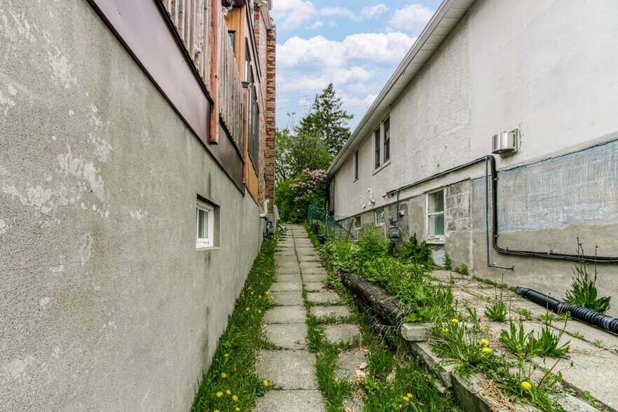 More Photos Of 22 Whittaker St, Sudbury Multifamily For Sale