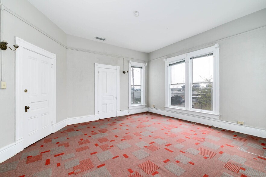 More Photos Of 961 W Holt Blvd, Ontario Medical For Sale