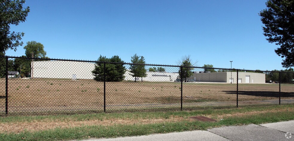 More Photos Of 1201 S Ohio St, Martinsville Distribution For Sale