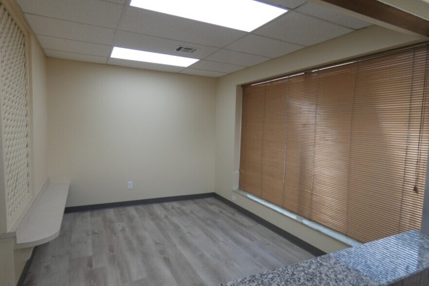 More Photos Of 2101 NW Ferris Ave, Lawton Office For Sale