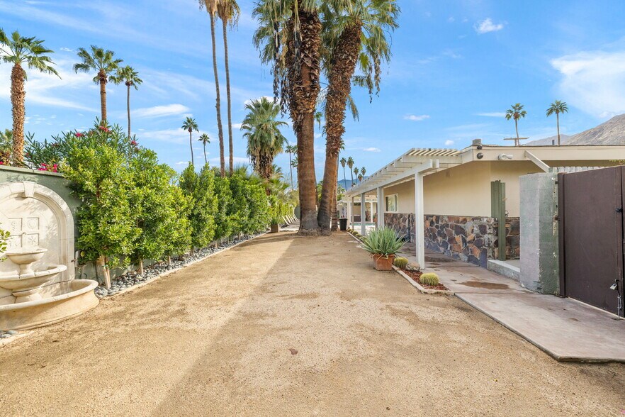 More Photos Of 1425 S Via Soledad, Palm Springs Apartments For Sale