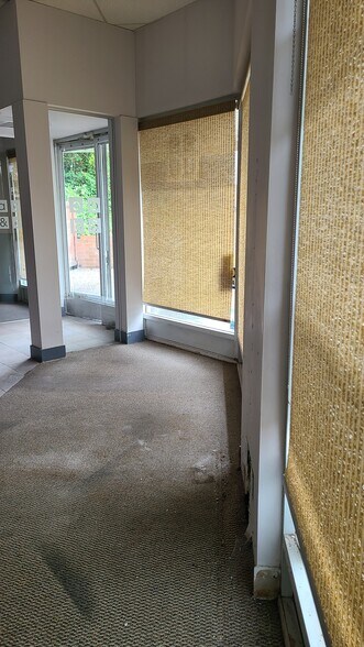 More Photos Of 1192 Marine Dr, North Vancouver District Storefront For Lease
