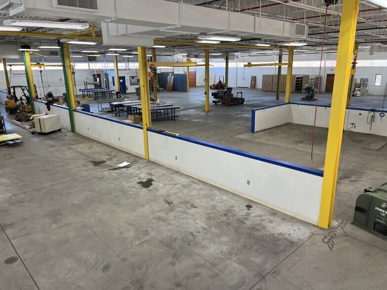 More Photos Of 856 N Main Street Ext, Wallingford Manufacturing For Sale