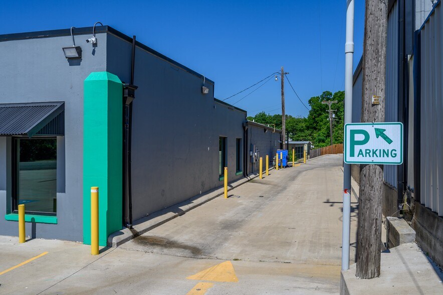 More Photos Of 1721 S Armstrong Ave, Denison Restaurant For Sale