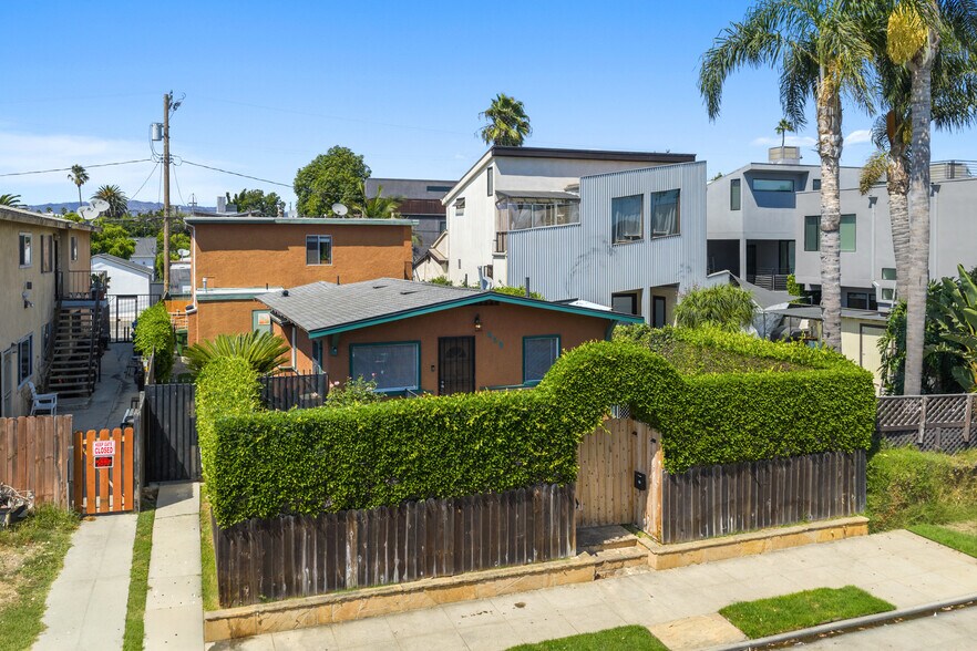 Primary Photo Of 659 Vernon Ave, Venice Apartments For Sale