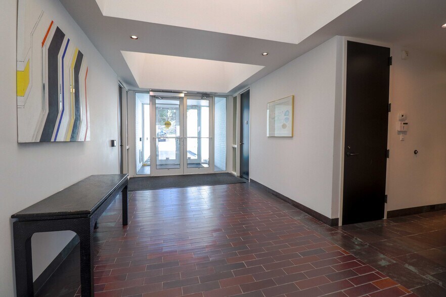 More Photos Of 1005 S 76th Ave, Omaha Medical For Lease