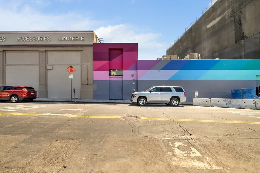 More Photos Of 1650 Schrader Blvd, Los Angeles Restaurant For Lease