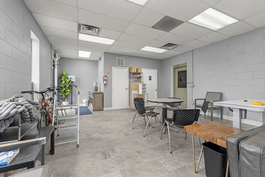 More Photos Of 32639-32645 Industrial Rd, Garden City Warehouse For Sale