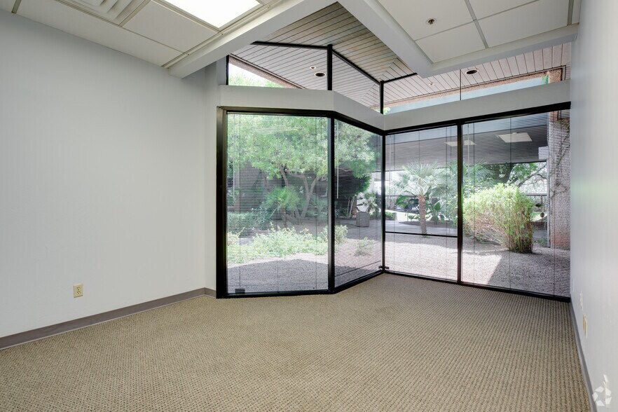 More Photos Of 4015 S McClintock Dr, Tempe Unknown For Lease