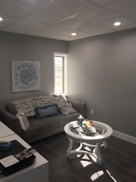 More Photos Of 20902 Mack Ave, Grosse Pointe Office For Lease