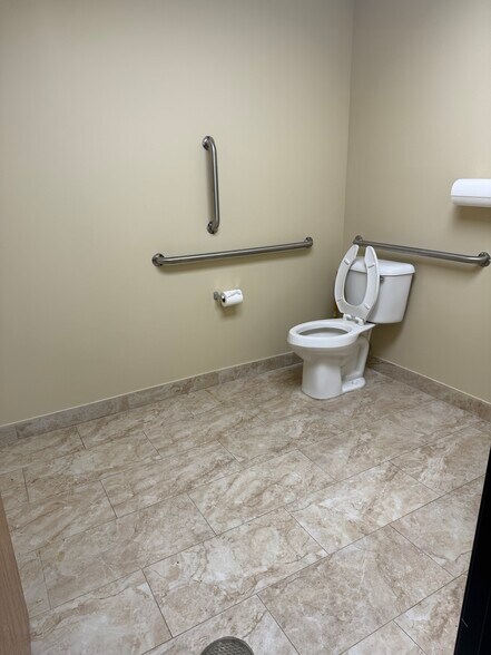 More Photos Of 49550-49560 Van Dyke Rd, Shelby Township Freestanding For Lease
