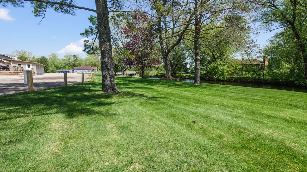 Primary Photo Of 141 County Road Kk, Amherst Restaurant For Lease