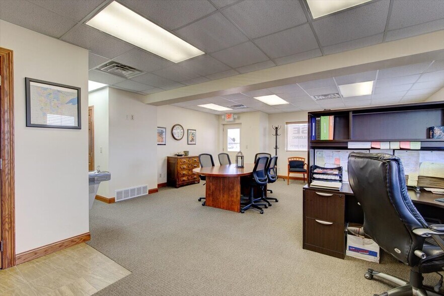 More Photos Of 2919 1st Ave SE, Cedar Rapids Office For Sale