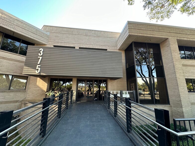 More Photos Of 375 Municipal Dr, Richardson Office For Sale
