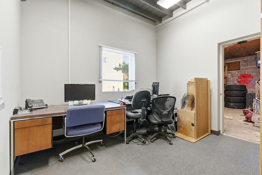 More Photos Of 2318 Pacific Ave, Forest Grove Office For Sale