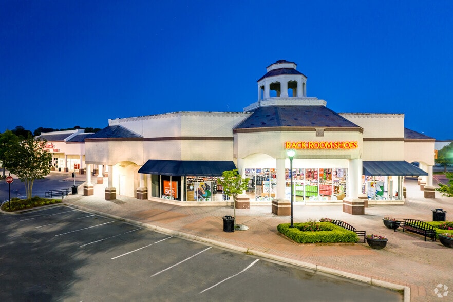 More Photos Of 3333-3351 Pineville Matthews Rd, Charlotte Unknown For Lease