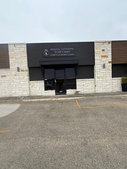 More Photos Of 1500 FM 2673, Canyon Lake Storefront Retail Office For Lease