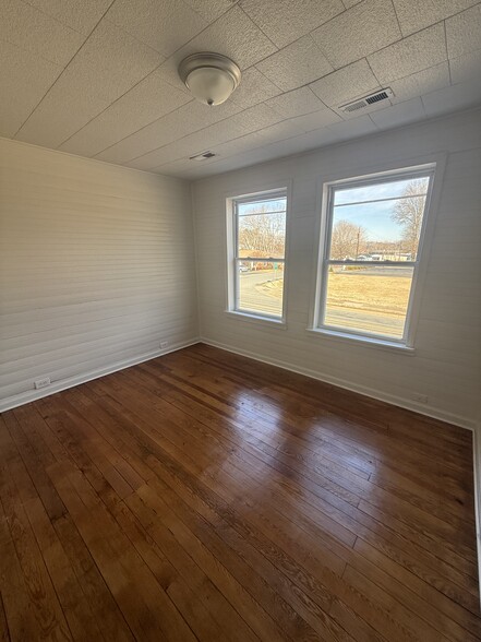 More Photos Of 295 Bethania Rural Hall Rd, Rural Hall Office For Sale