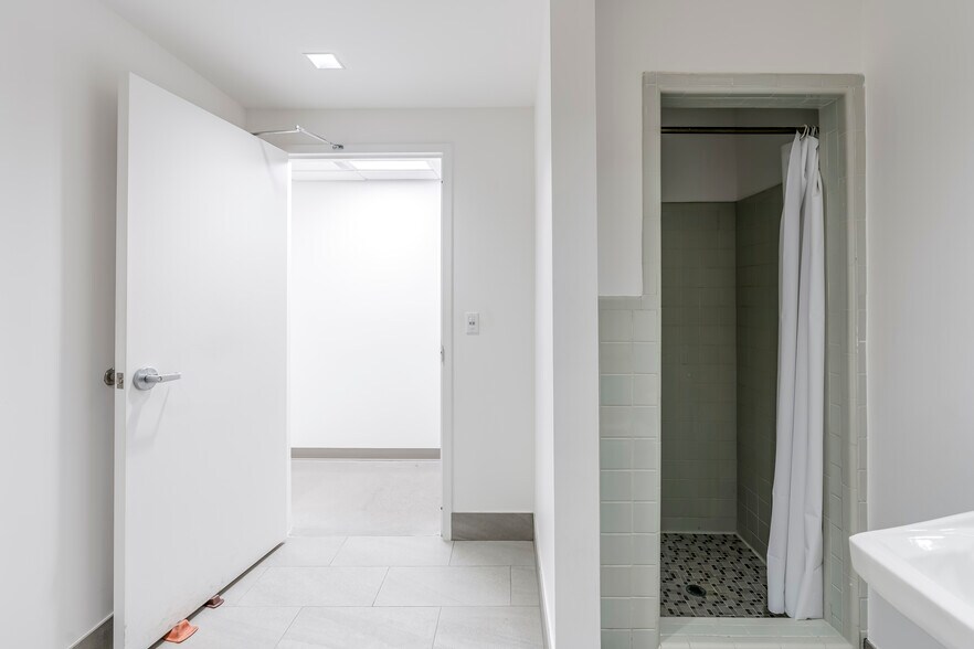 More Photos Of 1014 N Dixie Hwy, Lake Worth Beach Loft Creative Space For Sale