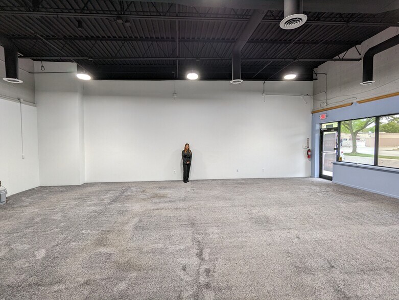 More Photos Of 26085-26105 John R Rd, Madison Heights Unknown For Lease