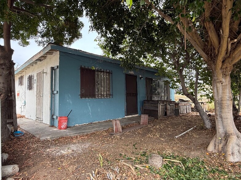 More Photos Of 5046 Holly Dr, San Diego Storefront Retail Residential For Sale