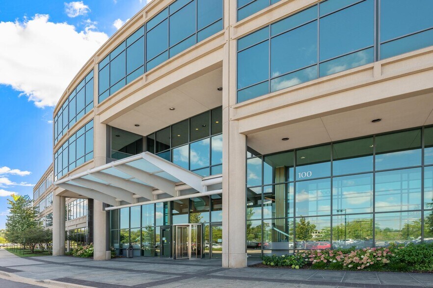 More Photos Of 100 S Saunders Rd, Lake Forest Office For Lease