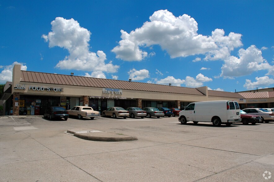 More Photos Of 6809 McCart Ave, Fort Worth General Retail For Sale