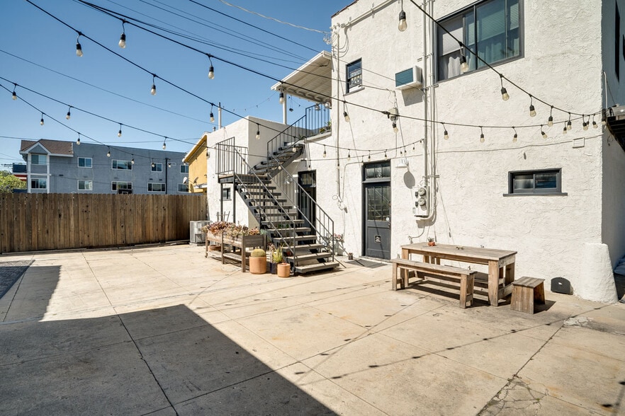 More Photos Of 6012 York Blvd, Los Angeles Office For Lease