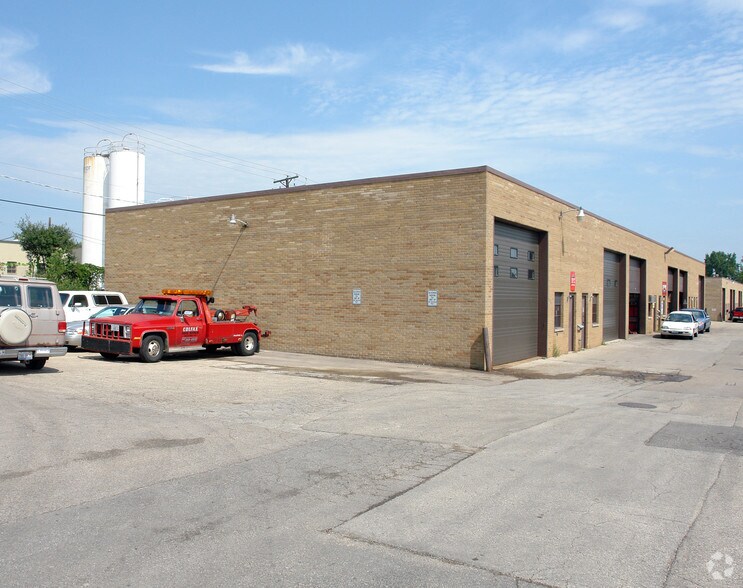 More Photos Of 542 W Colfax St, Palatine Flex For Lease
