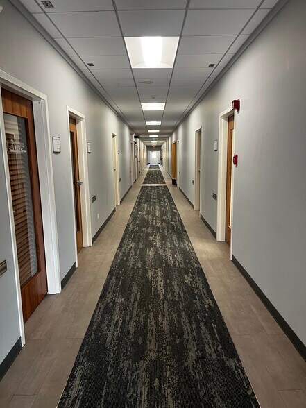More Photos Of 552 S Washington St, Naperville Office For Lease
