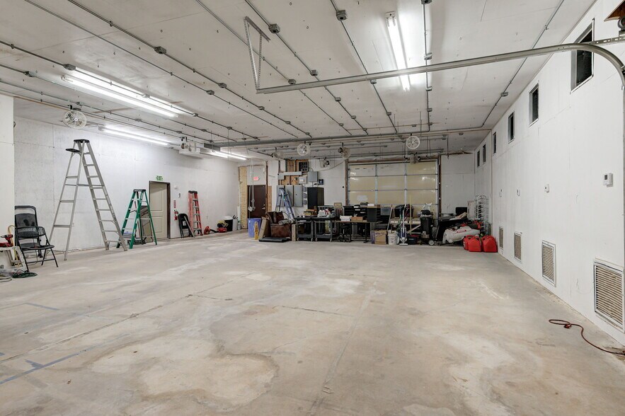 More Photos Of 8900 Charter Oak Rd, Edmond Flex For Sale