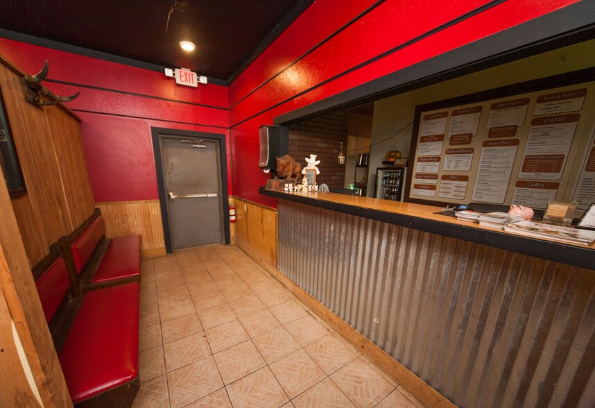 More Photos Of 5740 7th St, Zephyrhills Restaurant For Lease