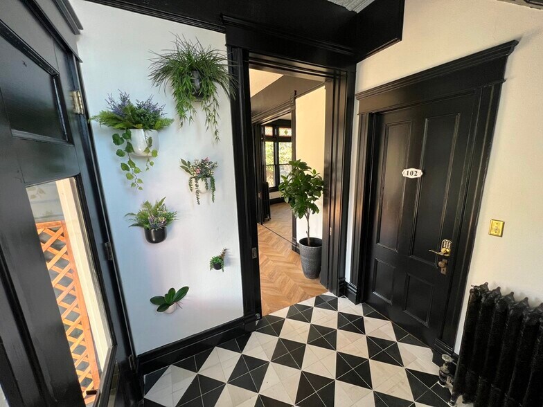 More Photos Of 100 W Main St, Boise Office Residential For Lease