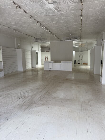 More Photos Of 35 Main St, Southampton Storefront For Lease