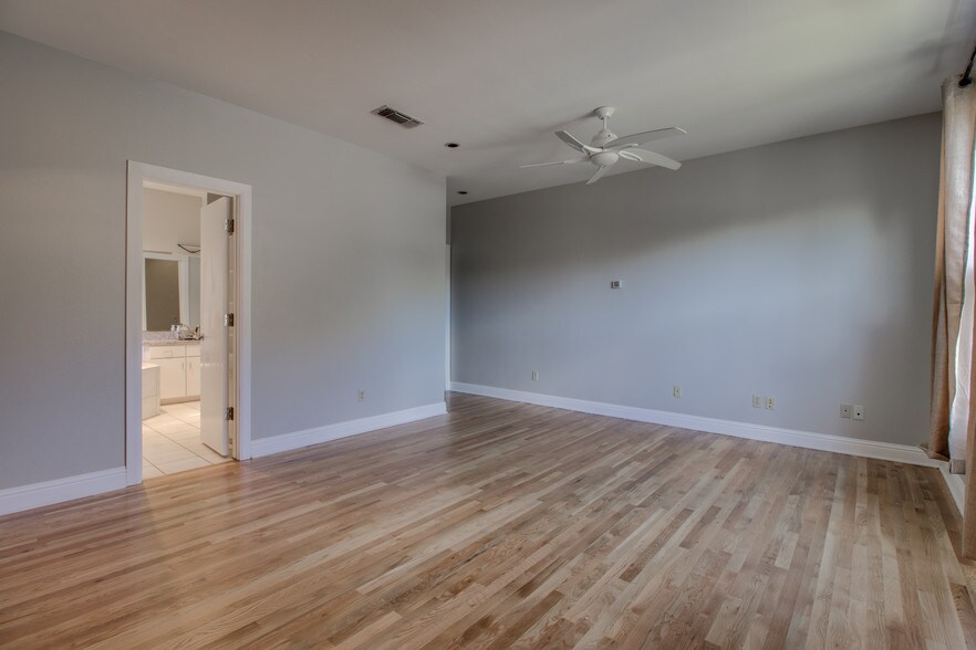 More Photos Of 4235 Cedar Springs Rd, Dallas Office For Sale