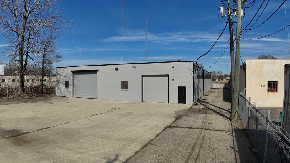 More Photos Of 32537 Parklane Ave, Garden City Manufacturing For Lease