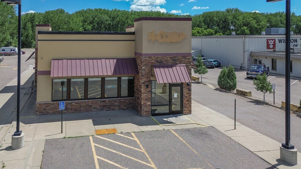 More Photos Of 101 W Lind St, Mankato Fast Food For Lease