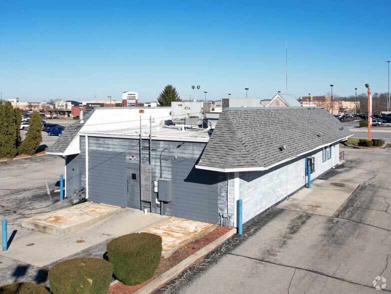 More Photos Of 718 N Us-31, Greenwood Fast Food For Lease