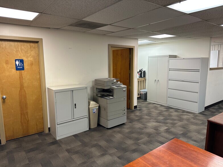 More Photos Of 8271 Brock Bridge Rd, Laurel Warehouse For Lease