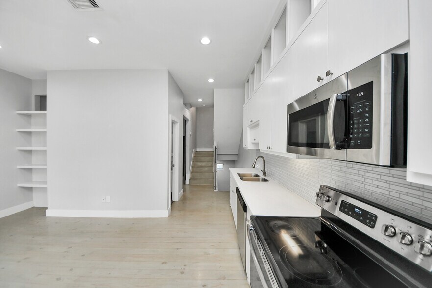 More Photos Of 1708 Winter St, Houston Apartments For Sale