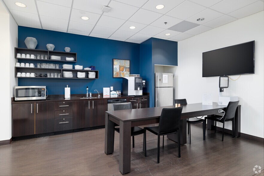 More Photos Of 320 W Lanier Ave, Fayetteville Office For Lease