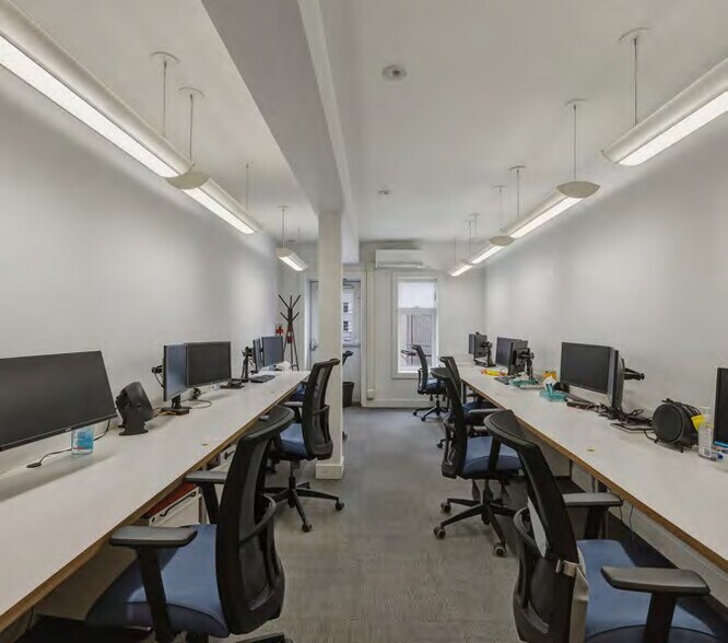 More Photos Of 127 John St, Toronto Office For Lease