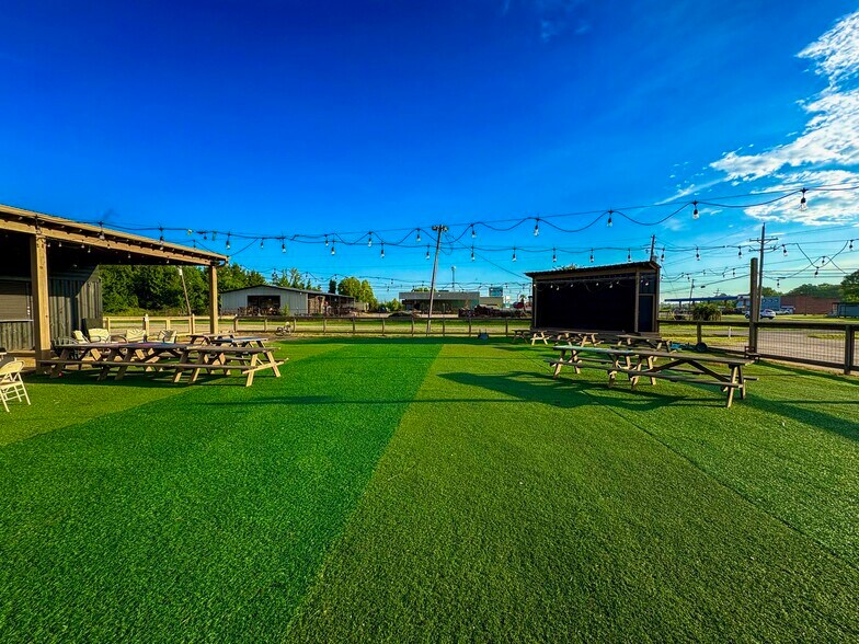 More Photos Of 6223 W Roundbunch Rd, Orange Restaurant For Sale