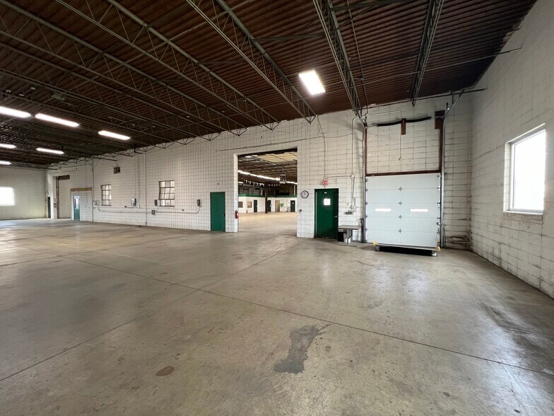 More Photos Of N90W14635 Commerce Dr, Menomonee Falls Manufacturing For Sale