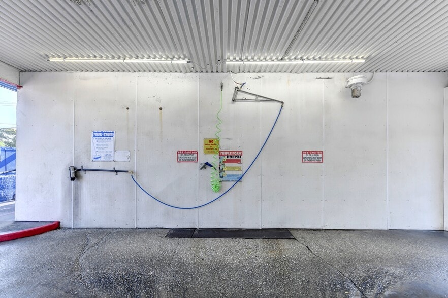 More Photos Of 2637 E 100th St, Chicago Carwash For Sale