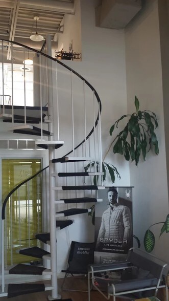 More Photos Of 110 W Beaver Creek Rd, Richmond Hill Light Distribution For Lease