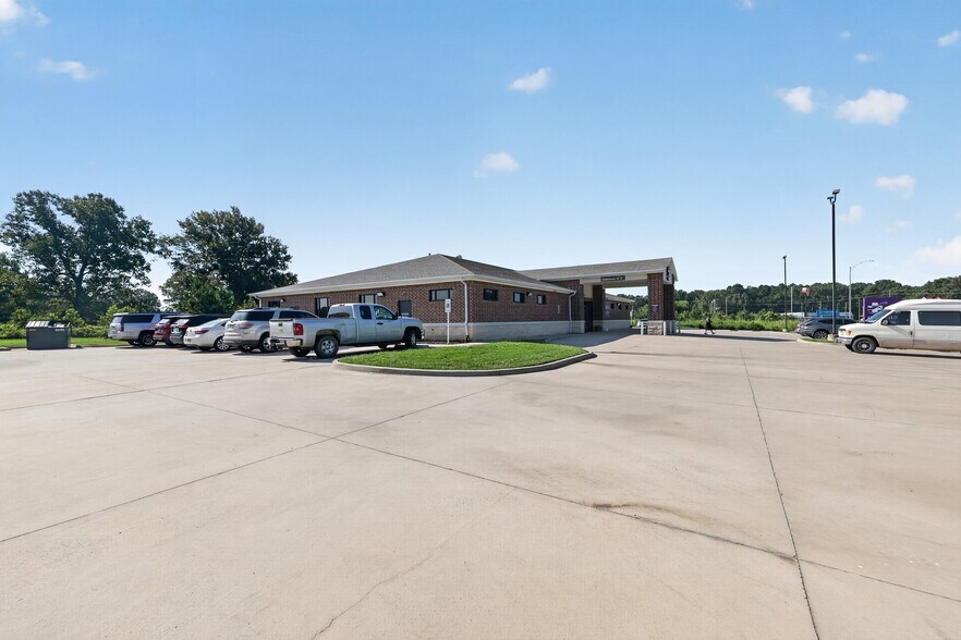 More Photos Of 805 Trinity Dr, Hope Office For Sale